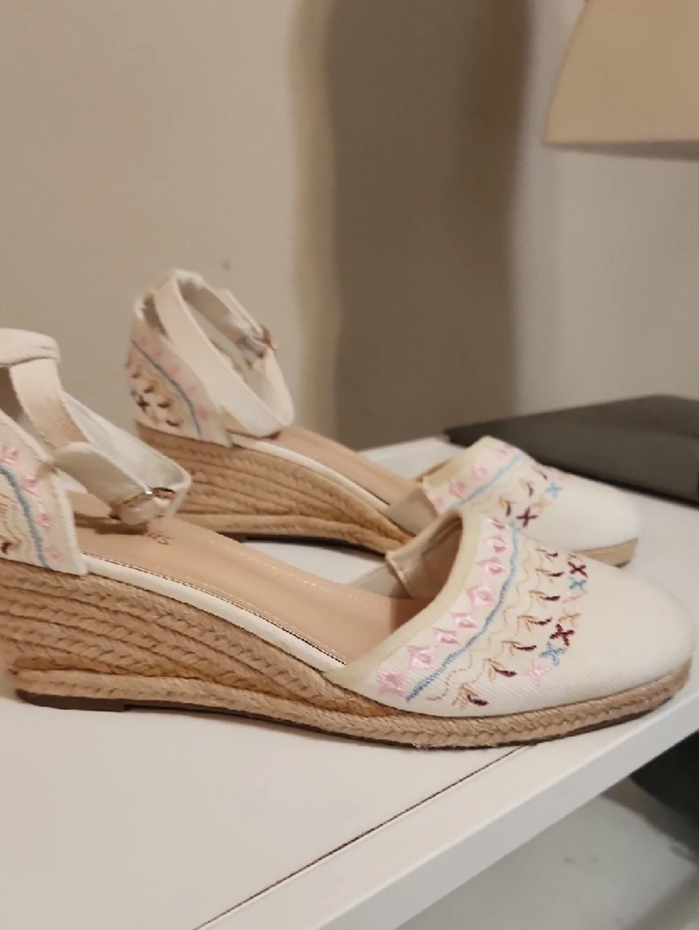 Dream Pairs size 10 Cream Embroidered Espadrille Wedges with Pink Accents